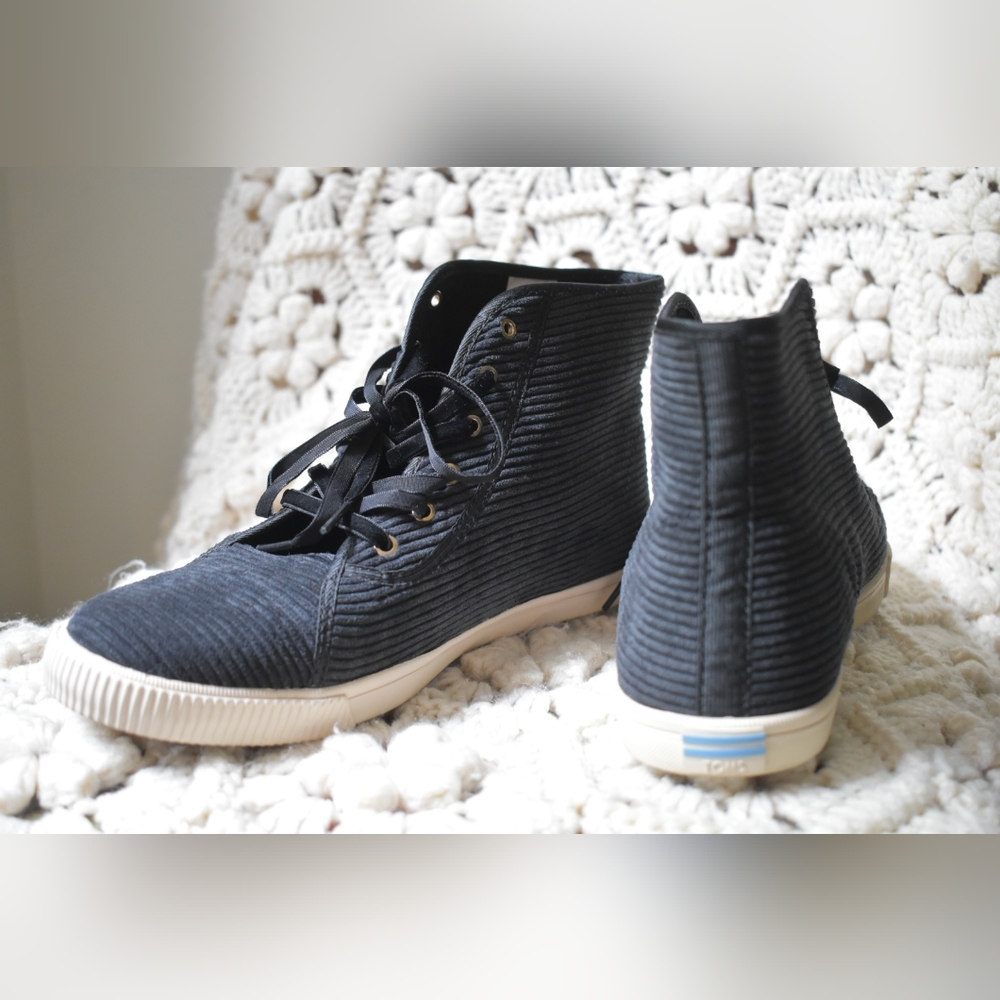 Toms Lace Up Women's Navy Size 9 High Top Sneaker Corduroy Velvet